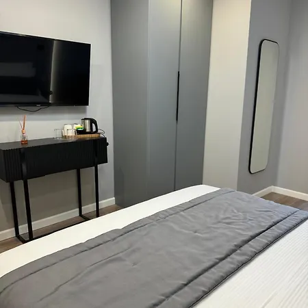 Hotel L'hotel 3*