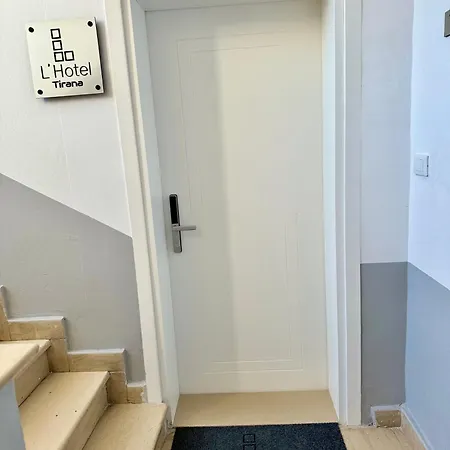 L'hotel Отель Тирана